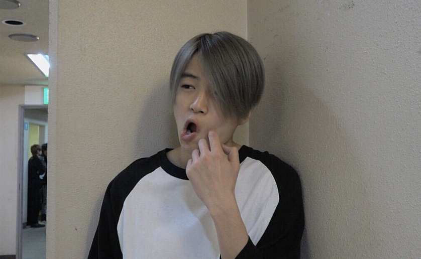 菊池風磨　私服　ブランド　ピアス　香水