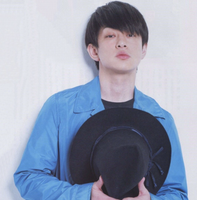 横山裕　関ジャニ∞　髪型　画像　パーマ　ショート