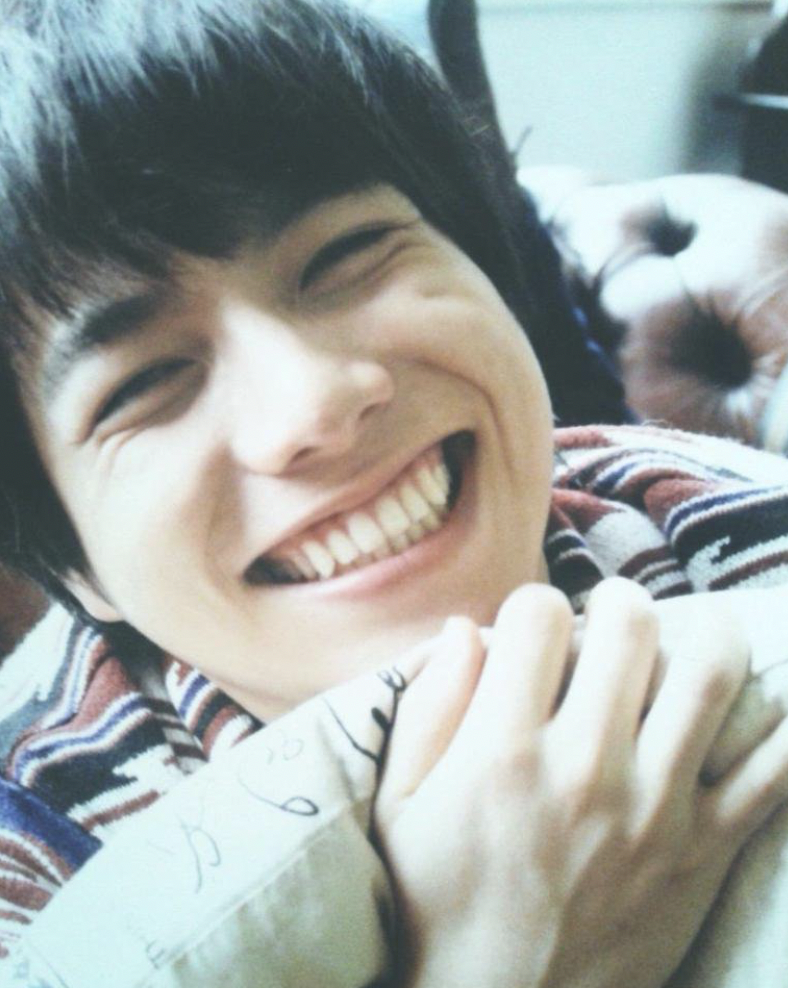 重岡大毅 ジャニーズWEST　矯正　歯並び　えくぼ　腹筋　イケメン　