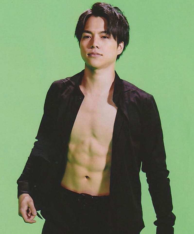 重岡大毅 ジャニーズWEST　矯正　歯並び　えくぼ　腹筋　イケメン　