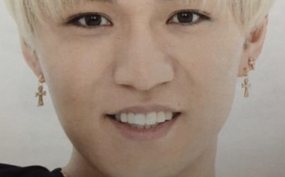 神山智洋　ジャニーズWEST　私服　ブランド　ネックレス　ピアス　香水　指輪　メガネ