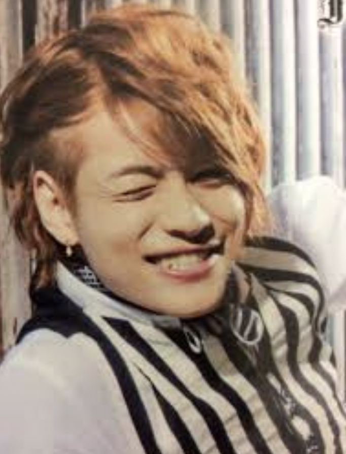 ジャニーズWEST 中間淳太 私服 ブランド 愛用 ピアス メガネ 指輪 香水 まとめ 画像あり
