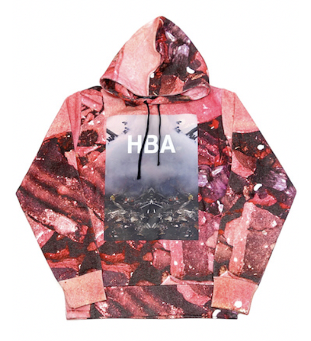 神山智洋　ジャニーズWEST　私服　ブランド　ネックレス　ピアス　香水　指輪　メガネ