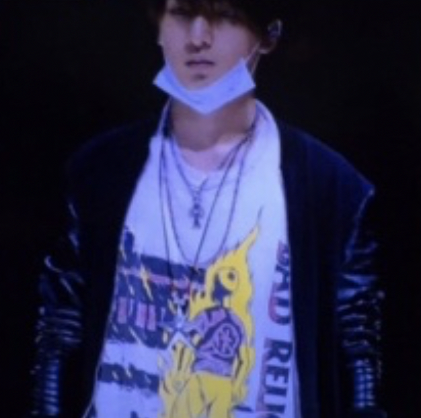 藤井流星　ジャニーズWEST　私服　ブランド　ネックレス　ピアス　香水　指輪　メガネ