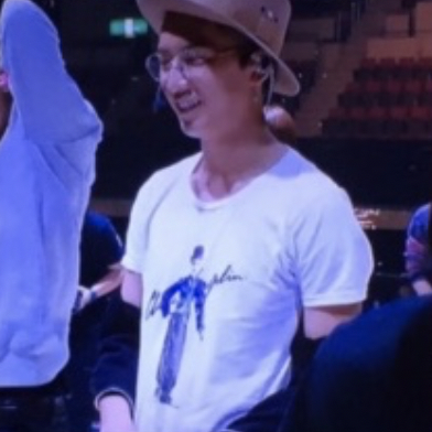 藤井流星　ジャニーズWEST　私服　ブランド　ネックレス　ピアス　香水　指輪　メガネ