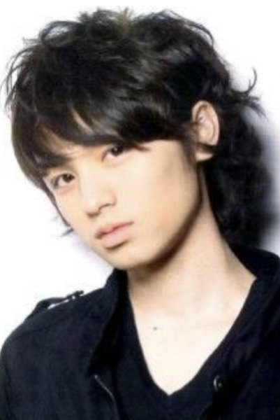 ジャニーズ Hey!Say!JUMP 伊野尾慧 かっこいい髪型 人気 赤髪 マッシュルーム 金髪 白髪 黒髪 短髪 画像あり