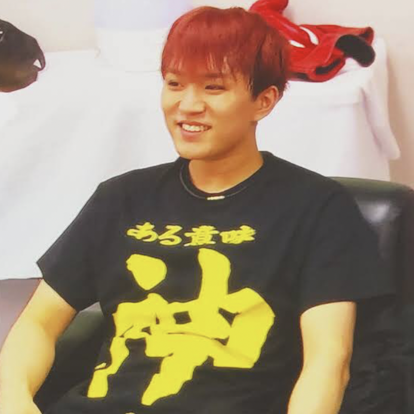 神山智洋　ジャニーズWEST　私服　ブランド　ネックレス　ピアス　香水　指輪　メガネ