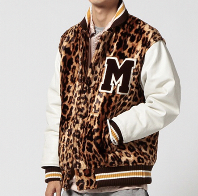 神山智洋　ジャニーズWEST　私服　ブランド　ネックレス　ピアス　香水　指輪　メガネ