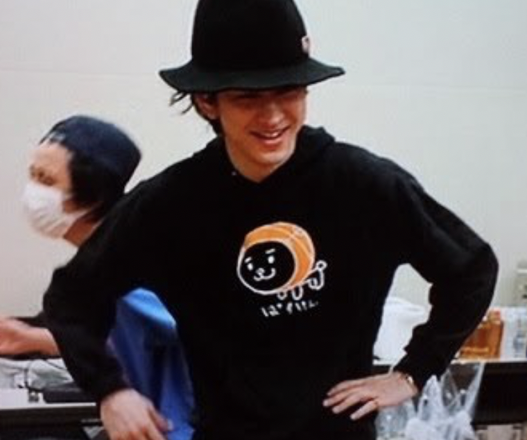 横山裕 関ジャニ∞ 私服 ブランド ネックレス ピアス 香水