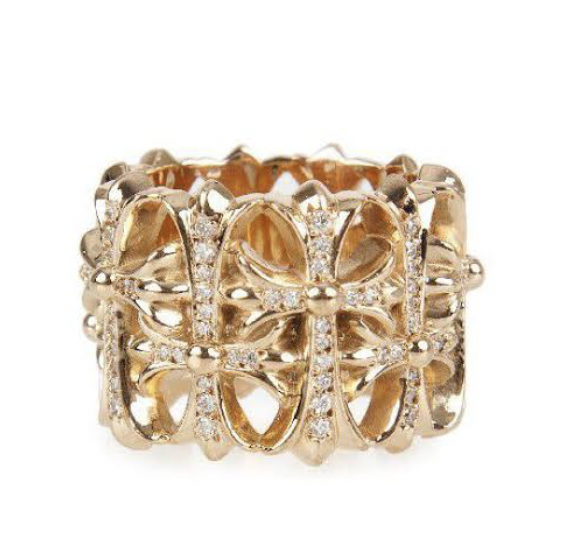 神山智洋　ジャニーズWEST　私服　ブランド　ネックレス　ピアス　香水　指輪　メガネ