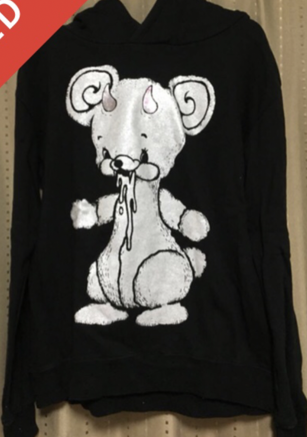 神山智洋　ジャニーズWEST　私服　ブランド　ネックレス　ピアス　香水　指輪　メガネ