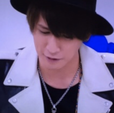 藤井流星　ジャニーズWEST　私服　ブランド　ネックレス　ピアス　香水　指輪　メガネ