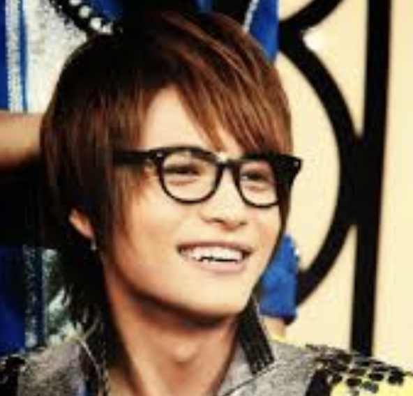 ジャニーズWEST 中間淳太 私服 ブランド 愛用 ピアス メガネ 指輪 香水 まとめ 画像あり