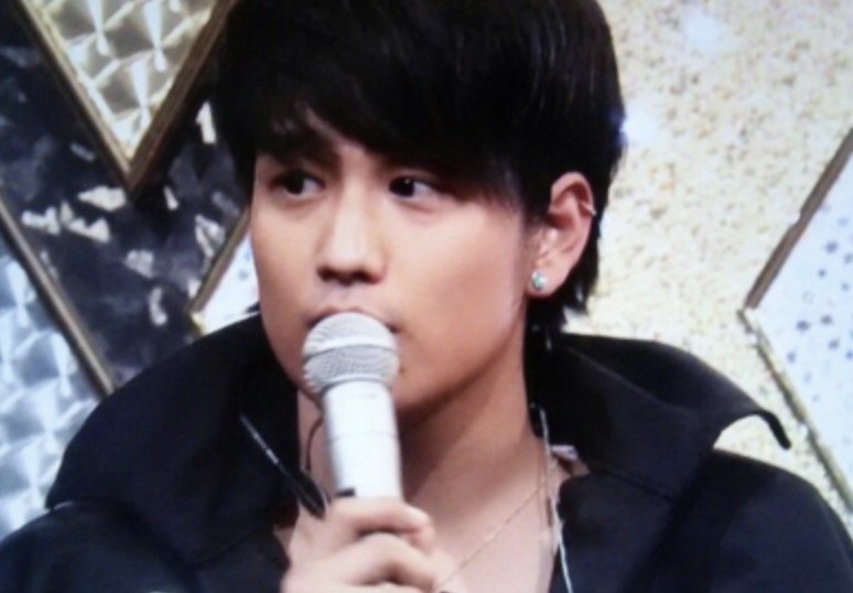 ジャニーズWEST　桐山照史　私服　ブランド　愛用　ピアス　メガネ　香水　まとめ　画像あり