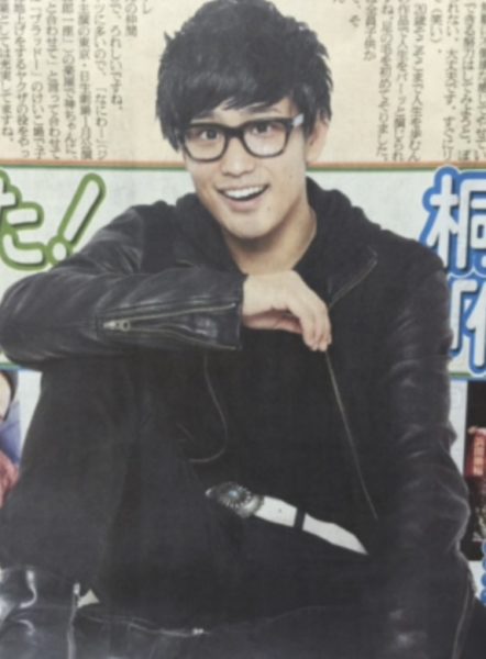 ジャニーズWEST　桐山照史　私服　ブランド　愛用　ピアス　メガネ　香水　まとめ　画像あり