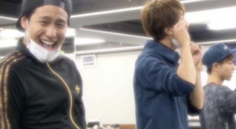 ジャニーズWEST　桐山照史　私服　ブランド　愛用　ピアス　メガネ　香水　まとめ　画像あり