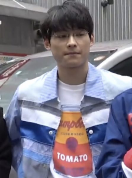 ストーンズ 松村北斗 私服 ブランド まとめ 愛用 ピアス 香水 ついて 関西ジャニーズJr.