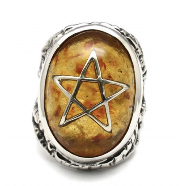 Hey!Say!JUMP 薮宏太 私服 ブランド 愛用 ピアス メガネ 指輪 香水 まとめ 画像