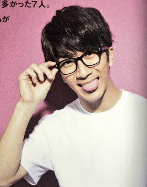 濱田崇裕 私服 ブランド 愛用 香水 メガネ ピアス まとめ 画像あり