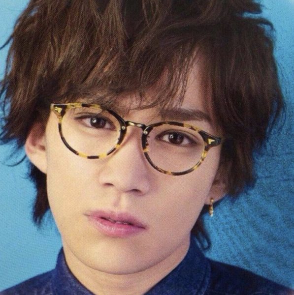 Kis-My-Ft2 キスマイ 千賀健永 私服 ブランド 愛用 ピアス 香水 メガネ 画像