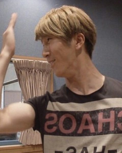 濱田崇裕 私服 ブランド 愛用 香水 メガネ ピアス まとめ 画像あり