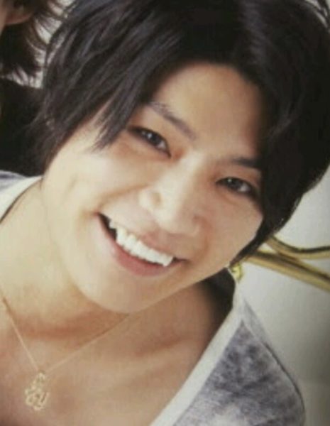 キスマイ 横尾渉 私服 ブランド 愛用 ピアス 香水 メガネ まとめ 画像