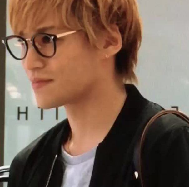 Kis-My-Ft2 キスマイ 千賀健永 私服 ブランド 愛用 ピアス 香水 メガネ 画像