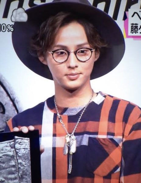 Kis-My-Ft2　藤ヶ谷太輔　私服　ファッション　ブランド　愛用　ピアス　香水　メガネ　画像