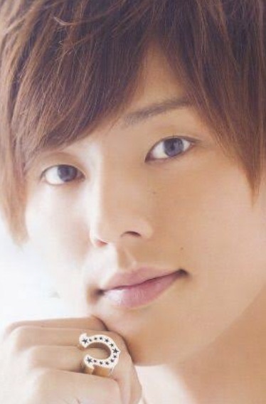 Kis-My-Ft2　藤ヶ谷太輔　私服　ファッション　ブランド　愛用　ピアス　香水　メガネ　画像