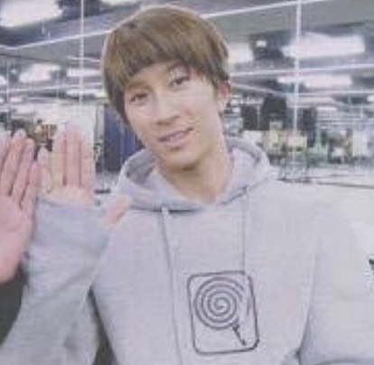 濱田崇裕 私服 ブランド 愛用 香水 メガネ ピアス まとめ 画像あり