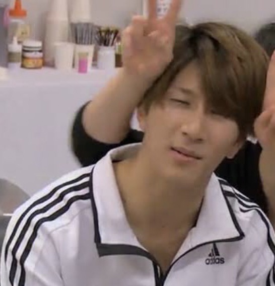 濱田崇裕 私服 ブランド 愛用 香水 メガネ ピアス まとめ 画像あり